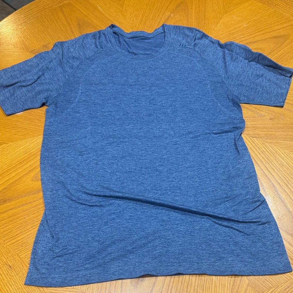 Lululemon Men's Blue T-Shirt